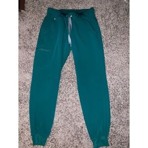 HUNTER GREEN FIGS JOGGER SCRUBS! RARE COLOR💚
